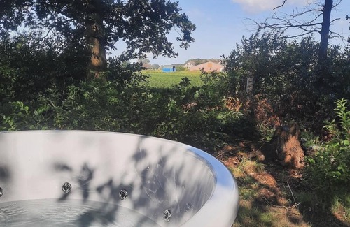 Municipality of Hellendoorn Ski Chalet | Wellness Lodge Hottub on the Salland Ridge in Hellendoorn