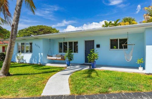 Lighthouse Point House | Wellness Retreat w Pool-Gym-Family Fun