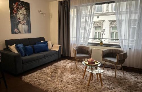 Terezvaros Apartment | Wellness Spa Suite by the Opera