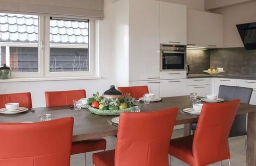Idskenhuizen House | Wellness villa with sauna, at a holiday park on the water in Friesland