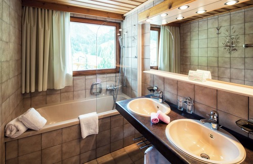 Ravaisch Hotel | Wellnesshote Engadin