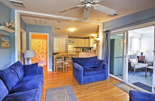 Moody House | Wells Beach Cottage with Pool Access about 1 Mi to Coast