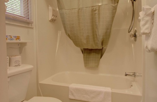 Moody Hotel | Wells-Ogunquit Resort Motel & Cottages