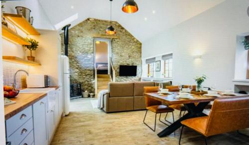 Llangeler House | Welsh Barn