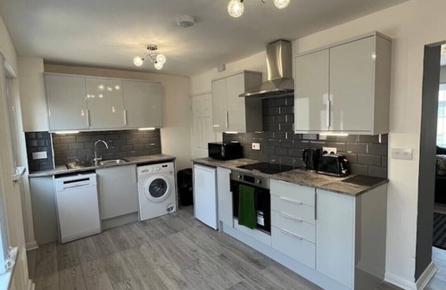 Merthyr Tydfil House | Welsh Getaway Home 2 (10 mins to Bike Park Wales)