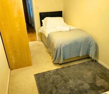 Barnhill Apartment | Wembley Spacious & quiet 2 bed 2 bathroom flat w secure parking