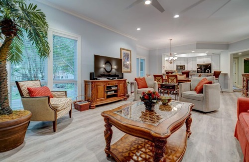Palmetto Dunes Condo | Wendover Dunes 8139 - 2 Master Bedrooms/Master Baths - Screened Verandah