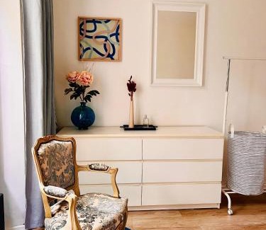 Maisons-Alfort Apartment | Wendy family flat with calm courtyard 3min for metro Paris in 10 mins