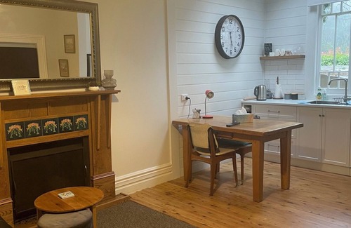 Wentworth Falls Cottage | Wentworth Falls Miners Cottage. Close to lake, cafes, Katoomba and Leura.