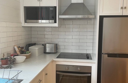 Wentworth Falls Cottage | Wentworth Falls Miners Cottage. Close to lake, cafes, Katoomba and Leura.