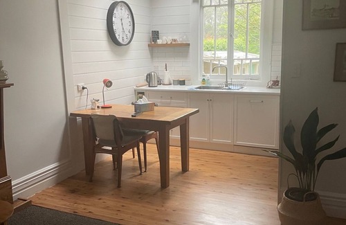 Wentworth Falls Cottage | Wentworth Falls Miners Cottage. Close to lake, cafes, Katoomba and Leura.