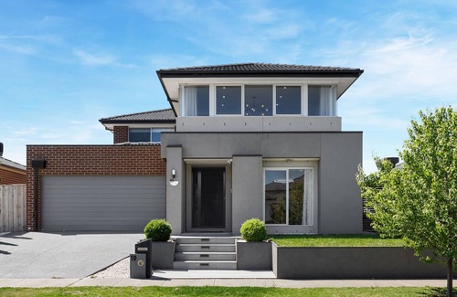 Werribee House | werribee spirit stay SPA House for 8 people