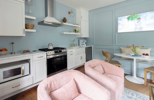 Cannonborough Elliotborough House | West 66 B - Freshly Renovated 2 Bedroom, One Block to King St.