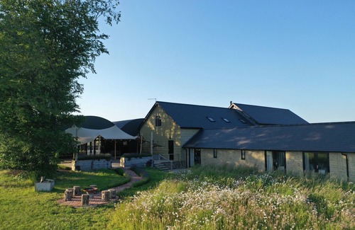 Fovant House | West Barn Lodge, Luxury Barn Conversion in South Wiltshire - Sleeps 18