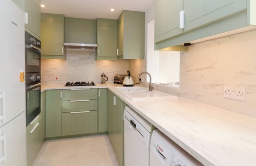 Bridport House | WEST BAY HOLIDAY HOME, pet friendly, with open fire in West Bay