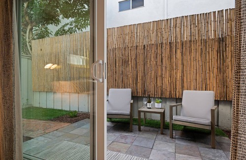 West Beach House | West Beach Hideaway - Renovated Townhome