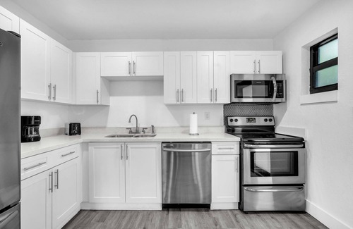 East Little Havana Apartment | West Brickell - #3 - Renovated 2/1 & Parking