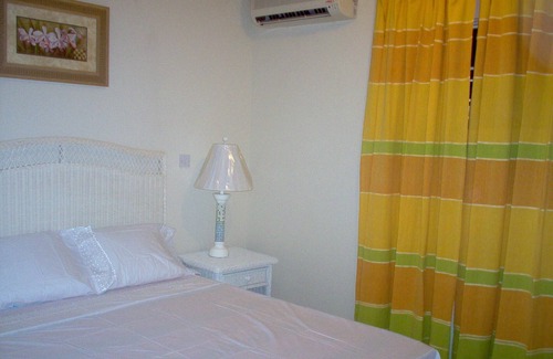 Maynards Apartment | West coast apartment near beach and marina's. Below lovely family house