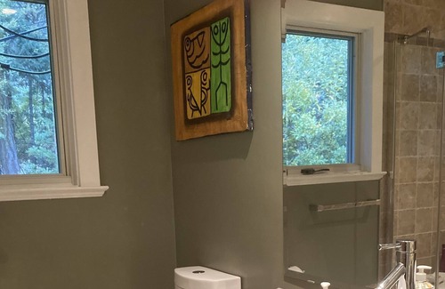Sidney House | West Coast Retreat Surrounded by Nature , close to beach, shops and adventure
