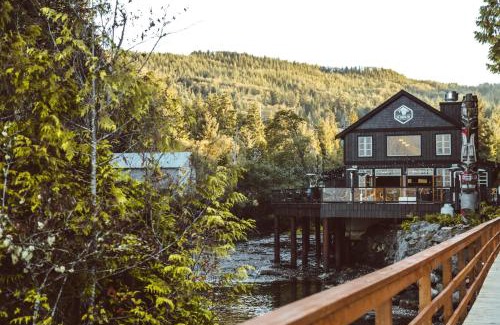 Port Renfrew Hotel | West Coast Trail Lodge