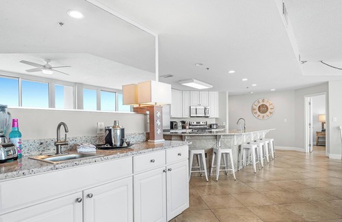 Gulf Shores Condo | West Corner Penthouse 4/4 + Large Bunk Rm-Sleeps 12-14