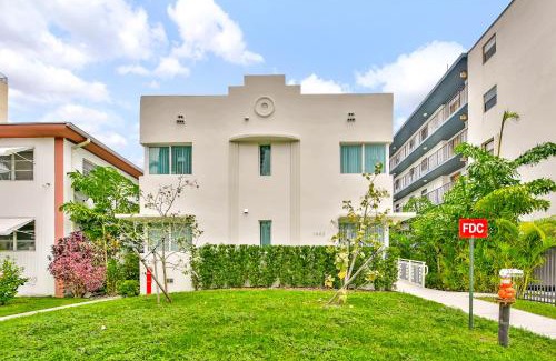 West Avenue Apartment | West Deco