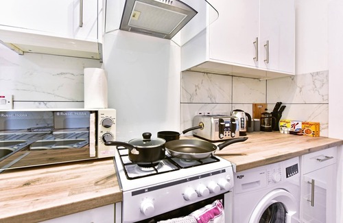 West Ealing Apartment | West Ealing Serviced Apartment B - 2 Bedroom 2 Bath Parking Near Station
