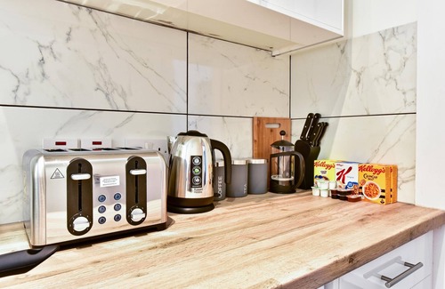 West Ealing Apartment | West Ealing Serviced Apartment B - 2 Bedroom 2 Bath Parking Near Station