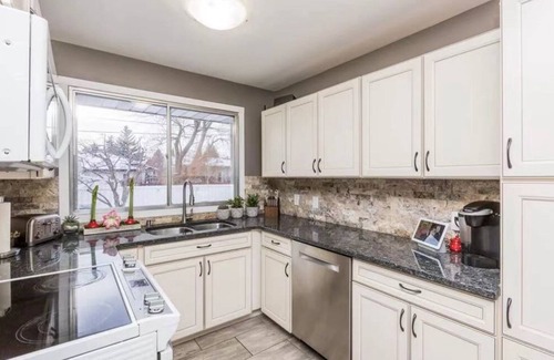 Jasper Place House | West Edmonton mall- meadowlark main floor 3bedroom 1 bathroom suite
