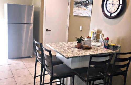 Atlanta House | West End Atlanta Hideout getaway! Privacy is KEY ! Close to everything