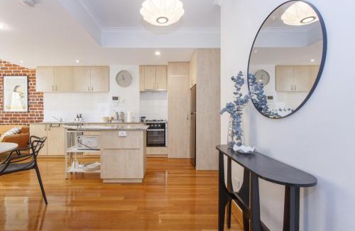 Fremantle Apartment | West End Courtyard Retreat