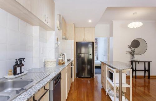Fremantle Apartment | West End Courtyard Retreat