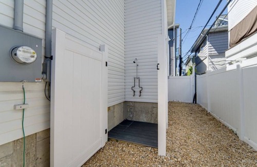 Long Beach House | West End Dream Home