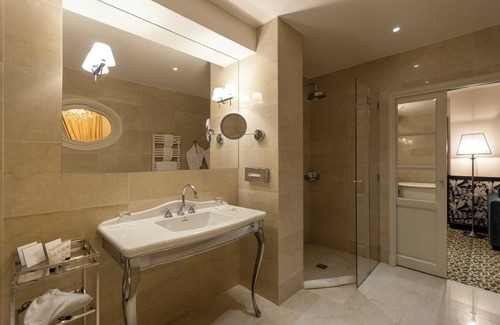 Champs-Elysees Hotel | West End Hotel