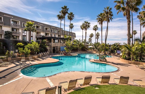 Townsite Condo | West-Facing Ocean View with Delightful Gorgeous Interior!