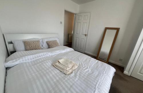 Hillingdon Apartment | West