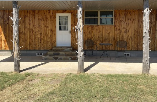 Oscar Cabin | West Haven Cabins - quiet country setting BLK