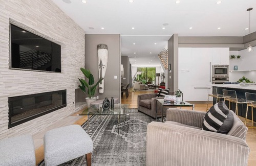West Hollywood House | WEST HOLLYWOOD MODERN OASIS - Walk to dining & shopping. Gated. Private. Clean.