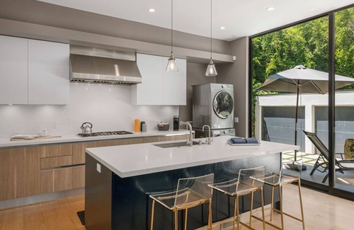 West Hollywood House | WEST HOLLYWOOD MODERN OASIS - Walk to dining & shopping. Gated. Private. Clean.