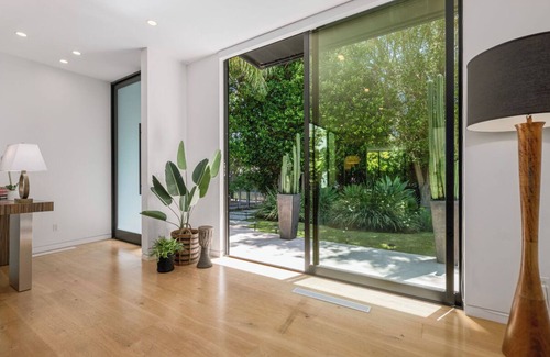 West Hollywood House | WEST HOLLYWOOD MODERN OASIS - Walk to dining & shopping. Gated. Private. Clean.