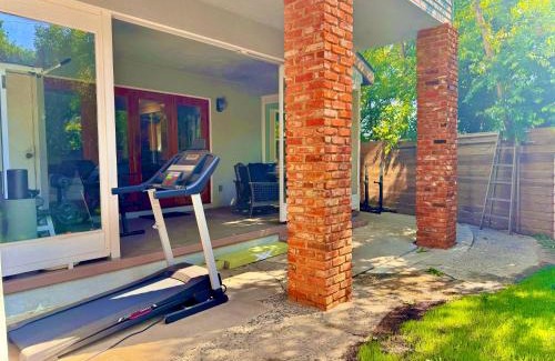 Mar Vista House | West LA - Family House & Private Yard - 10 mins from LAX & Beach