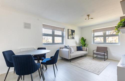 Hounslow South Apartment | West London Apartment - Near Heathrow & Twickenham Rugby Stadium