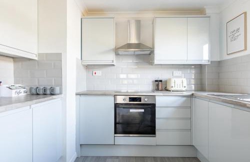 Hounslow South Apartment | West London Apartment - Near Heathrow & Twickenham Rugby Stadium