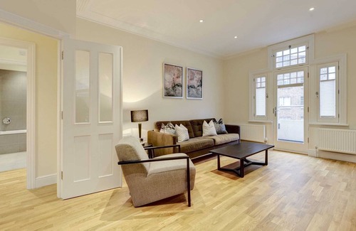 Ravenscourt Park Apartment | West London Spacious 3 Bed Apartment