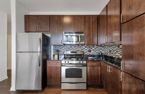 Downtown Chicago Apartment | West Loop 2BR with Skyline Views + Prime Location