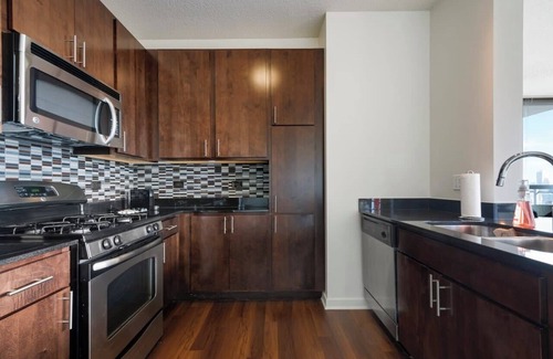Downtown Chicago Apartment | West Loop 2BR with Skyline Views + Prime Location