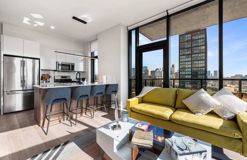 West Loop Apartment | West Loop Charm: Dining & Nightlife, Balcony