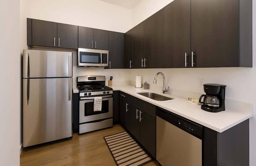 West Loop Apartment | West Loop Living – Bright 1BR