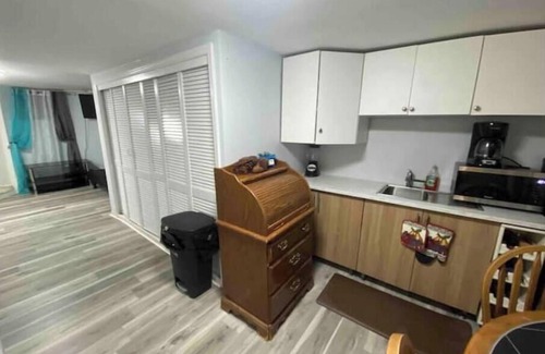 West New York Apartment | West NewYork NJ, Cozy 2bed apt/backyard 2stay