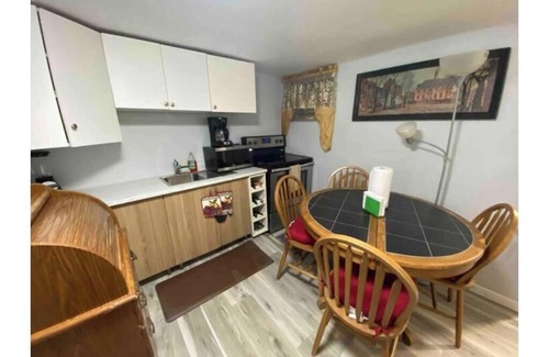 West New York Apartment | West NewYork NJ, Cozy 2bed apt/backyard 2stay